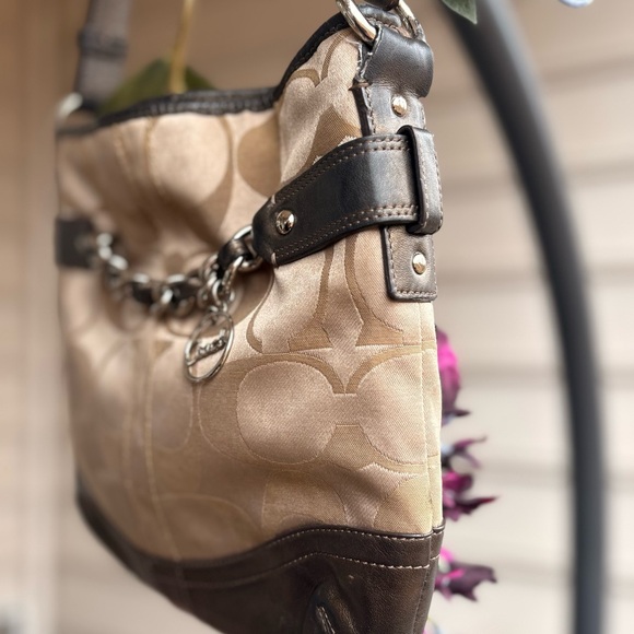 Vintage Y2K Coach Zoe Signature Chain Shoulder Bag | F19730 | Canvas and Leather - Picture 2 of 9